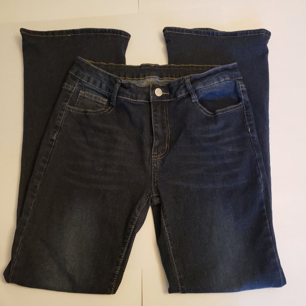 Generic Jeans Size 8  Boot Cut  Waist 30"  Inseam 31"  Rise  9.5        Box 3
